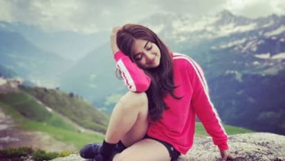 প্রকৃতির কোলে যোগাসনে মত্ত মোনালি, ভাইরাল শরীরচর্চার ভিডিও