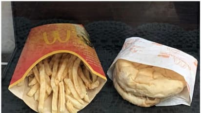 പത്ത് വർഷമായി കേടാകാത്ത മക്ഡൊണാൾഡ്സിന്റെ ചീസ് ബർഗർ