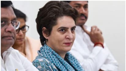 മോദി സർക്കാർ ചാര സർക്കാരെന്ന് കോണ്ഗ്രസ്; പ്രിയങ്ക ഗാന്ധിയുടെ ഫോണും ചോർത്തിയെന്ന് ആരോപണം