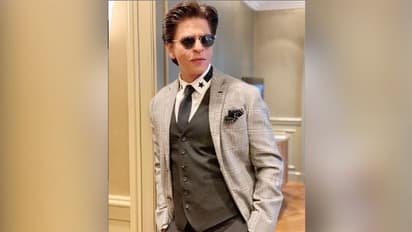 বুর্জ খলিফার উপহার পেয়ে আপ্লুত শাহরুখ, দেখুন ভিডিও