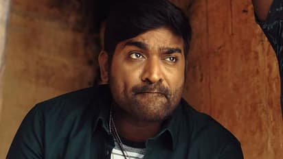 தன்னைத் துணை நடிகராக அறிமுகப்படுத்திய இயக்குநருக்கு இணை நடிகர் வாய்ப்புக் கொடுத்த விஜய் சேதுபதி...