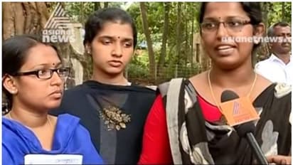 കുടിശ്ശിക അടച്ച് തീർക്കാൻ തയ്യാറായിട്ടും വസ്തു വിട്ട് നല്കുന്നില്ലെന്ന് പരാതി; സമരവുമായി ഒരു കുടുംബം