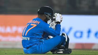 మళ్లీ అదే ఆట... పంత్ పై నెటిజన్ల ట్రోల్స్..