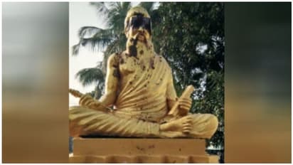 வான் புகழ் வள்ளுவருக்கு வந்த சோதனை... சிலை மீது சாணி வீசி அவமானம்..!