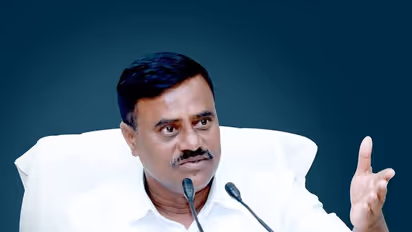 ವೇದಿಕೆಯಲ್ಲೇ ಜೆಡಿಎಸ್ ಶಾಸಕಗೆ ಬೆವರಿಳಿಸಿದ ಜನ