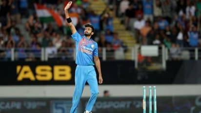 ఖలీల్ అహ్మద్ ఏడు ఫోర్లతో చెత్త రికార్డు .... నెటిజన్ల సీరియస్