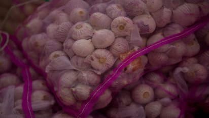 খেলেই ক্যানসারের আশঙ্কা, বড়বাজারে বাজেয়াপ্ত নিষিদ্ধ চিনা রসুন