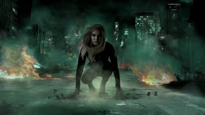 சூப்பர் விமனாக மாறிய சன்னி லியோன்... சோசியல் மீடியாவை அதிரிபுதிரியாக்கிய வீடியோ...!