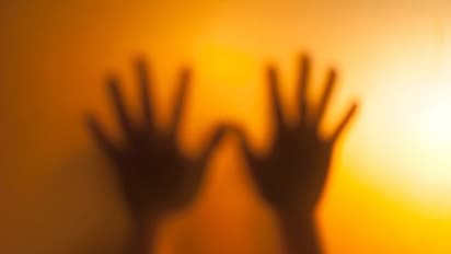 షాకింగ్.. ముఠా మారాడని.. బట్టలూడదీసి, బిల్డింగ్ చుట్టూ పరిగెత్తించి.. ఆరు గంటలపాటు నరకం.. 