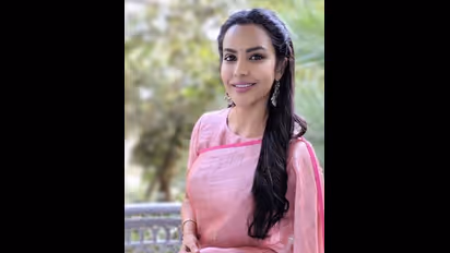 கோடி, கோடியாய் கொடுத்தாலும் அந்த மாதிரி நடிக்க மாட்டேன்... நடிகை பிரியா ஆனந்த் அதிரடி...!