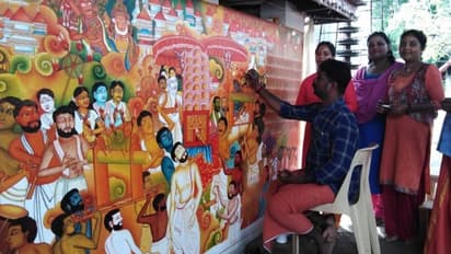 ഉത്സവക്കെട്ടുകാഴ്ചകൾ മുതല് പോളവിളക്കുകൾ വരെ; ചെട്ടികുളങ്ങര അശ്വതി മഹോത്സവം ചുവരില് പകര്ത്തി കലാകാരന്മാര്