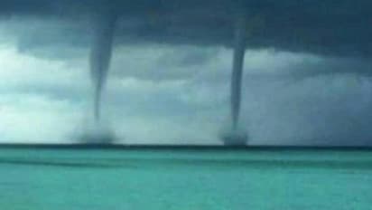 'മഹ'യുടെ പ്രഭാവത്തില് നിന്ന് കേരളം ഒഴിവായി; പ്രക്ഷുബ്ധമായ കടല് മേഖലകളില് മത്സ്യത്തൊഴിലാളികള്ക്ക് മുന്നറിയിപ്പ്