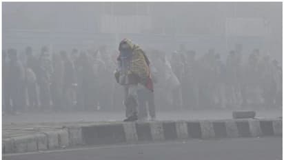 ശ്വാസം മുട്ടി ദില്ലി, അന്തരീക്ഷ മലിനീകരണം രൂക്ഷം; ശാരീരിക അസ്വസ്ഥതകള്‍ പ്രകടിപ്പിച്ച് ജനങ്ങള്‍