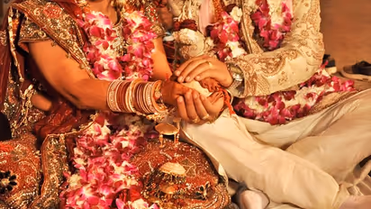 ஒரே பிரசவத்தில் பிறந்த 4 பேர்..! ஒரே நேரத்தில் குருவாயூர் கோவிலில் திருமணம் செய்து வைக்கும் தாயார்..!