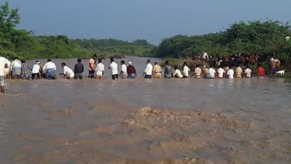 ಉಕ್ಕಿಹರಿದ ಡೋಣಿ ನದಿ: ಪ್ರವಾಹದಲ್ಲಿ ಸಿಲುಕಿದ್ದ 300 ಕುರಿಗಳು ಪಾರು