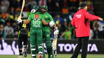 ஒரே ஓவரில் ஆஸ்திரேலிய அணியை அலறவிட்ட இஃப்டிகர் அகமது.. பாபர் அசாம் பொறுப்பான அரைசதம்