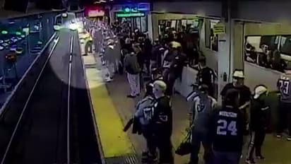 మత్తులో పట్టాలపై జారిపడ్డాడు: రెప్పపాటులో పైకిలాగిన మరో వ్యక్తి, వీడియో వైరల్