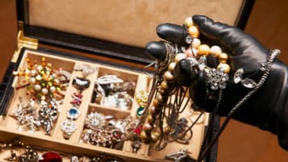 ৬০ লক্ষ টাকার লুঠ, রসিক ডাকাত লিখে গেল বৌদি খুব ভাল, দাদা...