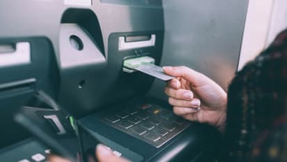 കൊവിഡ് കാലത്തെ എടിഎം ഉപയോഗം:  എസ്ബിഐ നല്‍കുന്ന നിര്‍ദ്ദേശങ്ങള്‍ ഇവയാണ്...