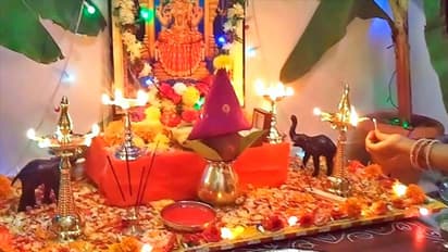 ঠাকুর ঘরের এই জিনিসগুলি কখনোই মাটিতে রাখা উচিৎ নয়, হতে পারে চরম আর্থিক সমস্যা