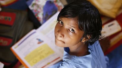 செல்போன் இல்லாமல் பெற்ற குழந்தைக்காக 1 மணி நேரம் ஒதுக்க முடியுமா..? கலங்கி நிற்கும் கல்வித்துறை..!