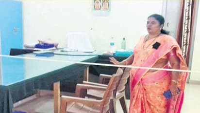 pattikonda mro: విజయారెడ్డి హత్య ఎఫెక్ట్: ఆంధ్ర ఎమ్మార్వోల ముందు జాగ్రత్త