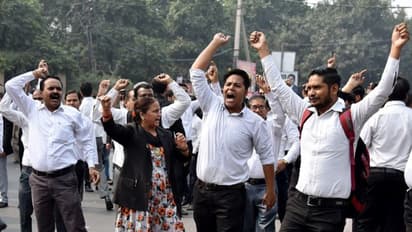 ನವದೆಹಲಿ: 4 ನೇ ದಿನಕ್ಕೆ ಕಾಲಿಟ್ಟ ವಕೀಲರ ಮುಷ್ಕರ