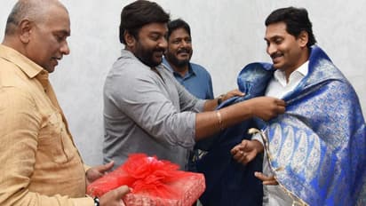 సీఎం జగన్ ని సన్మానించిన డైరెక్టర్ వివి వినాయక్!