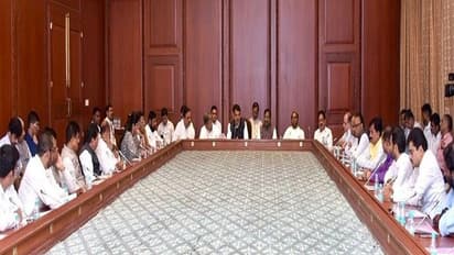 ದೇವೇಂದ್ರ ಫಡ್ನವೀಸ್ ಕರೆದ ಸಭೆಯಲ್ಲಿ ಶಿವಸೇನೆ ನಾಯಕರು ಭಾಗಿ!