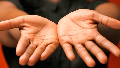 হাতের রেখায় এই ৩ চিহ্ন থাকলে আপনার ধনী হওয়া কেউ আটকাতে পারবে না