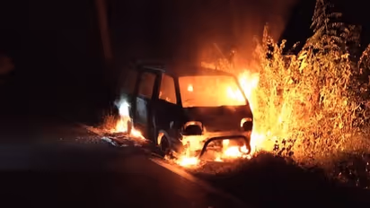 ಕೊಡಗು: ಚಲಿಸುತ್ತಿದ್ದ ವ್ಯಾನ್ಗೆ ತಡರಾತ್ರಿ ಅಚಾನಕ್ ಬೆಂಕಿ