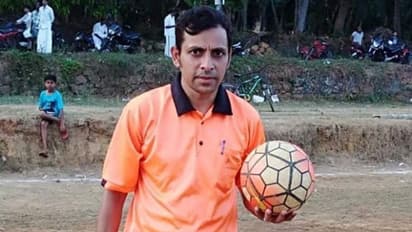 'തനിക്കോ കളിക്കാരനാകാൻ പറ്റിയില്ല, തന്റെ മക്കൾക്കെങ്കിലും'; ഗ്രൗണ്ടിന് വേണ്ടി നിരാഹാരത്തിനൊരുങ്ങി സെവൻസ് കളിക്കാരൻ