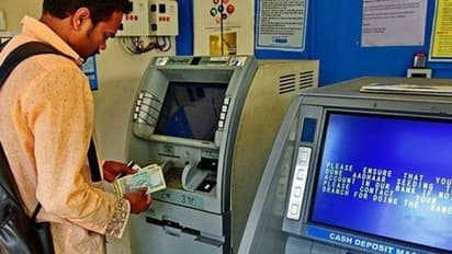 பணம் செலுத்தும் மெஷினில் கள்ளநோட்டுகள்..! அதிர்ச்சி தகவல்..!