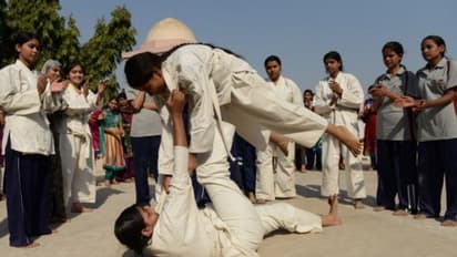 রোমিওদের শিক্ষা দেবে তেজস্বিনীদের দল, নারী সুরক্ষায় উদ্য়োগ কলকাতা পুলিশের