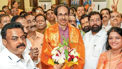 கூவத்தூர் ஃபார்முலாவில் சிவசேனா... பாஜகவை கதறவிடும் உத்தவ் தாக்கரே..!