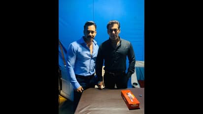 சல்மான் கானுக்கு வில்லனாகும் 'காதல்' ஹீரோ...! அவரே வெளியிட்ட ஹேப்பி நியூஸ்...!