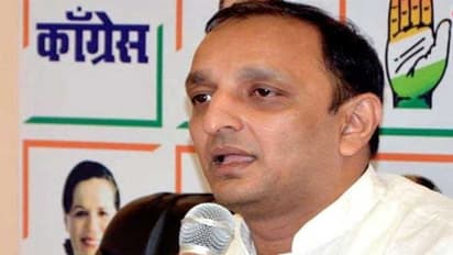 महाराष्ट्र में साफ नहीं है नई सरकार का रास्ता, कांग्रेस ने कहा- नैतिक रूप से भ्रष्ट बीजेपी से राज्य को बचाना होगा