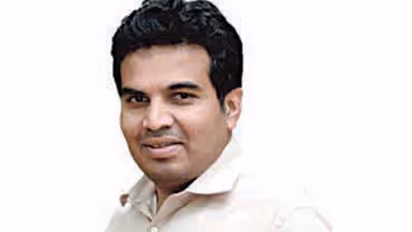 ಕಣ್ಣೀರು ಹಾಕಿ ಸಚಿವ ಮಾಧುಸ್ವಾಮಿಗೆ ಕೈ ಮುಗಿದ ಡಿಕೆಶಿ ಸಂಬಂಧಿ ಶಾಸಕ