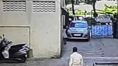 ബ്രേക്കിന് പകരം ആക്സിലറേറ്റര്; ഇടുങ്ങിയ വഴിയില് പെണ്കുട്ടിയെ മതിലിനോട് ചേര്ത്തിടിച്ച് കാര്