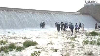 20 ஆண்டுகளுக்கு பின் உயிர்பெற்ற ஆத்துப்பாளையம் அணை..! அமைச்சரின் தீவிர முயற்சிக்கு பொதுமக்கள் பாராட்டு..!