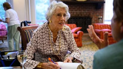 നൂറ്റിയൊന്നാമത്തെ വയസ്സില്‍ ആദ്യ കവിതാസമാഹാരം, വെറുതെയിരിക്കാനിഷ്‍ടപ്പെടാത്തൊരു മുത്തശ്ശി