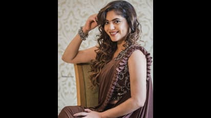 படுக்கையறையில் நண்பருடன் கிளுகிளுப்பு குத்தாட்டம் போட்ட ஷெரின்... வைரலாகும் வீடியோ...!