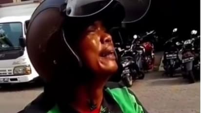 ഉപഭോക്താവ് ഓര്ഡര് റദ്ദാക്കിയതിന് പൊട്ടിക്കരയുന്ന ഡെലിവറി ജീവനക്കാരന്; വീഡിയോ വൈറല്