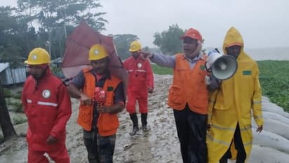 ইতিমধ্যেই প্লাবিত ৮ গ্রাম, বুলবুল মোকাবিলায় বাংলাদেশের প্রস্তুতি তুঙ্গে