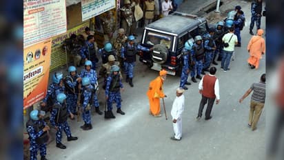 ಪೊಲೀಸರ ಹದ್ದಿನ ಕಣ್ಣು: ದೇಶ ಸಂಪೂರ್ಣ ಶಾಂತ