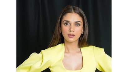 மஞ்சள் நிறமே, மஞ்சள் நிறமே... காற்று வெளியிடை நாயகியின் ஹாட் போஸ்... சோசியல் மீடியாவில் வைரலாகும் புகைப்படங்கள்...!