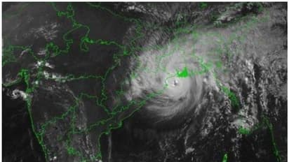 ബുള്ബുള് ചുഴലിക്കാറ്റ് കരതൊട്ടു; ബംഗാൾ തീരത്ത് കനത്ത നാശം