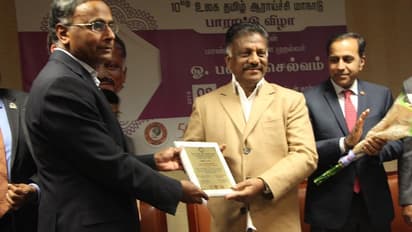 'தங்க தமிழ் மகன்' ஓ.பி.எஸ்..! அமெரிக்காவில் விருது வாங்கி அதிர வைக்கும் துணை முதல்வர்..!