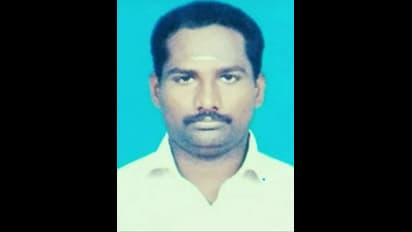 மாணவிகளுக்கு ஆபாச புகைப்படம் காட்டிய ஆசிரியர்..?? காப்பாற்ற பாடுபடும் போலீஸ்..!!