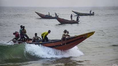 ஆழ்கடலில் சூறைக்காற்றுடன் மிரட்டும் மழை..! மீனவர்களுக்கு எச்சரிக்கை..!